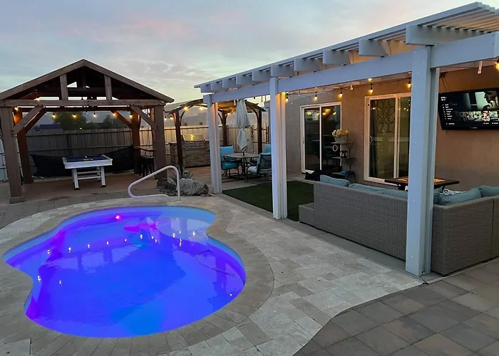 Holiday home New Pool Firepit Pool Table Sleeps 12 *