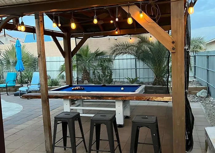 Holiday home New Pool Firepit Pool Table Sleeps 12